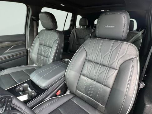 Used 2025 Buick Enclave Avenir w/ Super Cruise Package AWD/4WD image 13