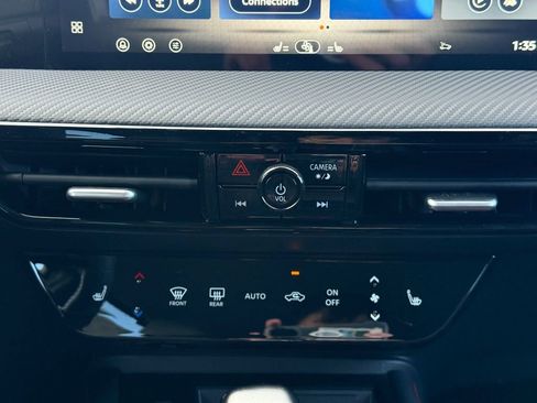 New 2026 Nissan Kicks SR image 25