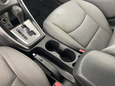 Used 2013 Hyundai Elantra GLS w/ Preferred Pkg FWD image 23