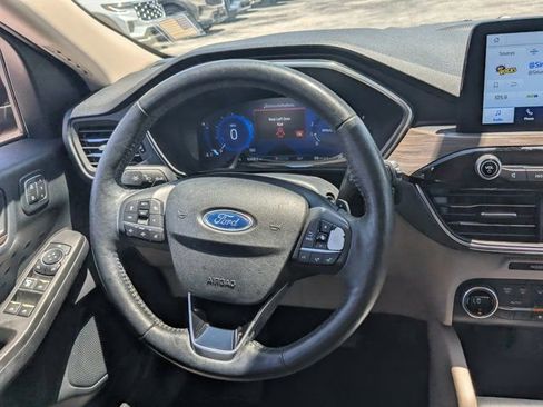 Used 2020 Ford Escape Titanium AWD/4WD image 17