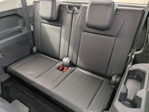 Used 2023 Volkswagen Tiguan SE FWD image 30