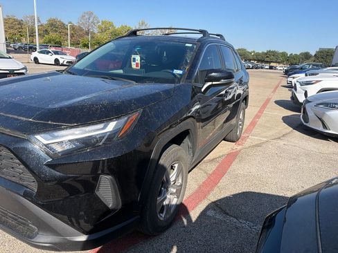 Used 2025 Toyota RAV4 XLE w/ Convenience Package FWD image 1