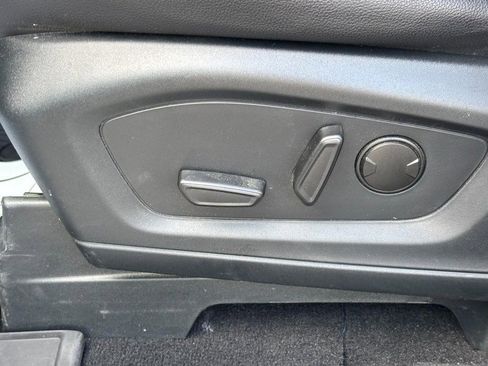 Used 2024 Ford Explorer Limited w/ Equipment Group 301A AWD/4WD image 17