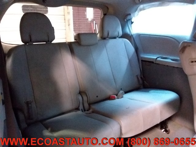 Used 2012 Toyota Sienna XLE w/ Entertainment Pkg FWD image 13