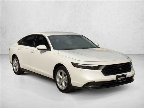 Certified 2023 Honda Accord LX image 3