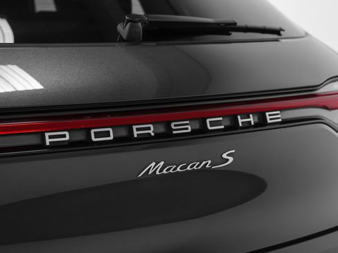 Certified 2020 Porsche Macan S AWD/4WD image 18