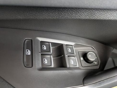 Used 2025 Volkswagen Jetta SE image 24