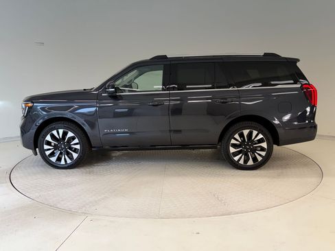 Used 2025 Ford Expedition Platinum w/ Driver's Package image 2