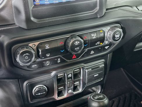 Used 2021 Jeep Wrangler Unlimited Sahara AWD/4WD image 22