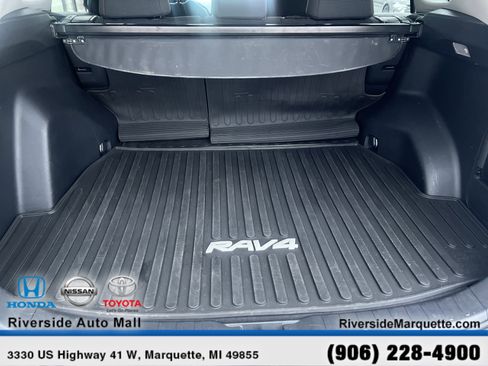 Used 2021 Toyota RAV4 LE image 8