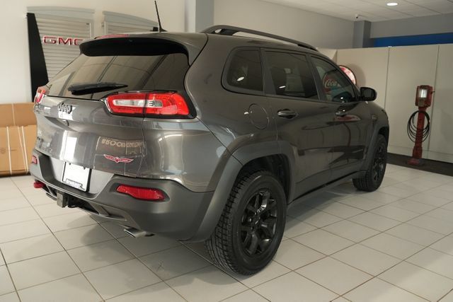 Used 2017 Jeep Cherokee Trailhawk w/ Cold Weather Group AWD/4WD image 7