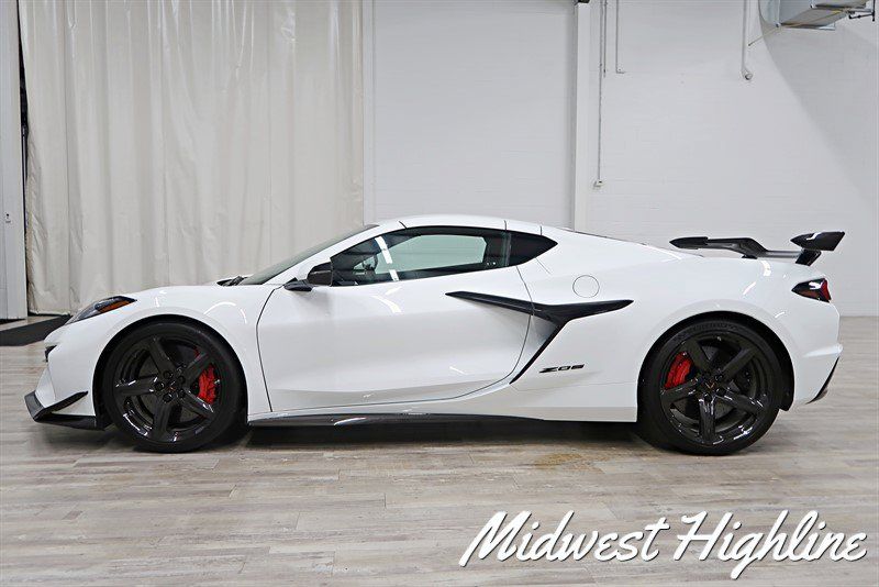 Used 2024 Chevrolet Corvette Z06 w/ Z07 Performance Package RWD image 12