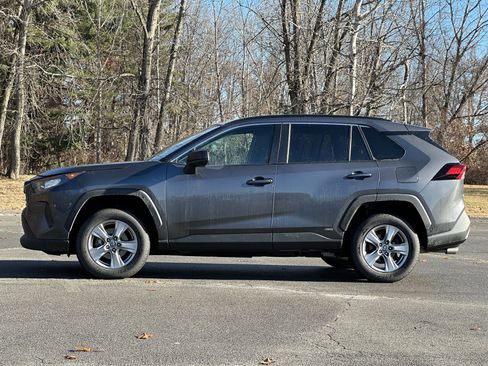Used 2022 Toyota RAV4 LE image 6