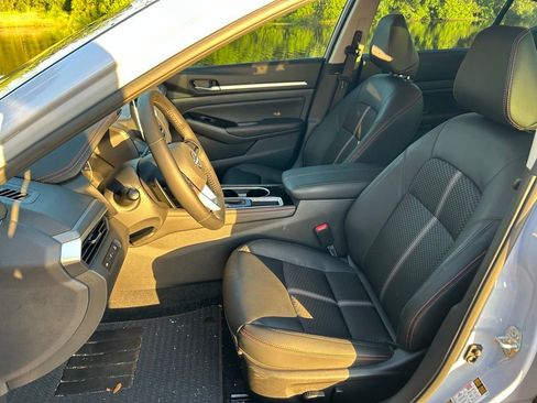 Used 2025 Nissan Altima 2.5 SR FWD image 15