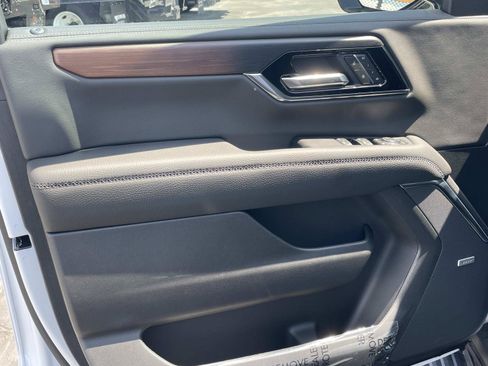 New 2026 GMC Yukon XL Denali w/ Sun & Power Step Package AWD/4WD image 18