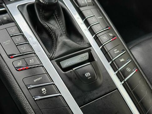 Used 2018 Porsche Macan Sport Edition image 34