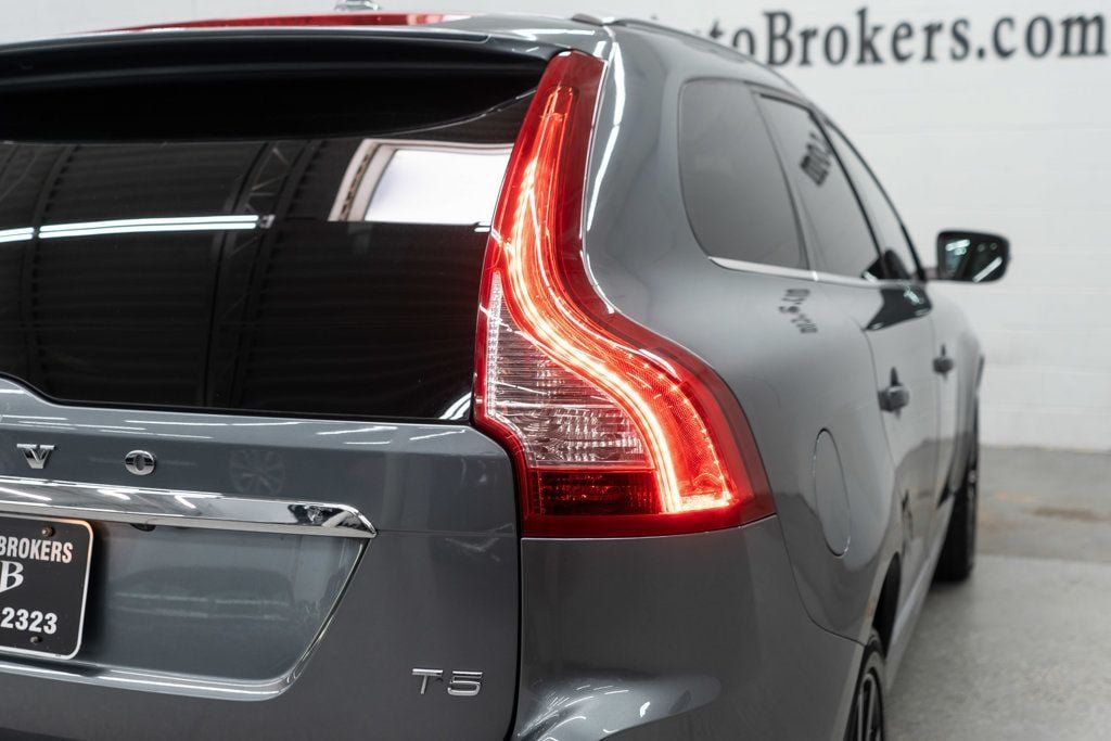Used 2016 Volvo XC60 T5 Premier w/ Proximity Package FWD image 39
