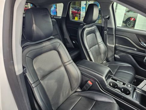 Used 2022 Lincoln Corsair AWD w/ Premium Package image 17