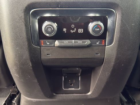 Used 2025 GMC Yukon XL Denali AWD/4WD image 37