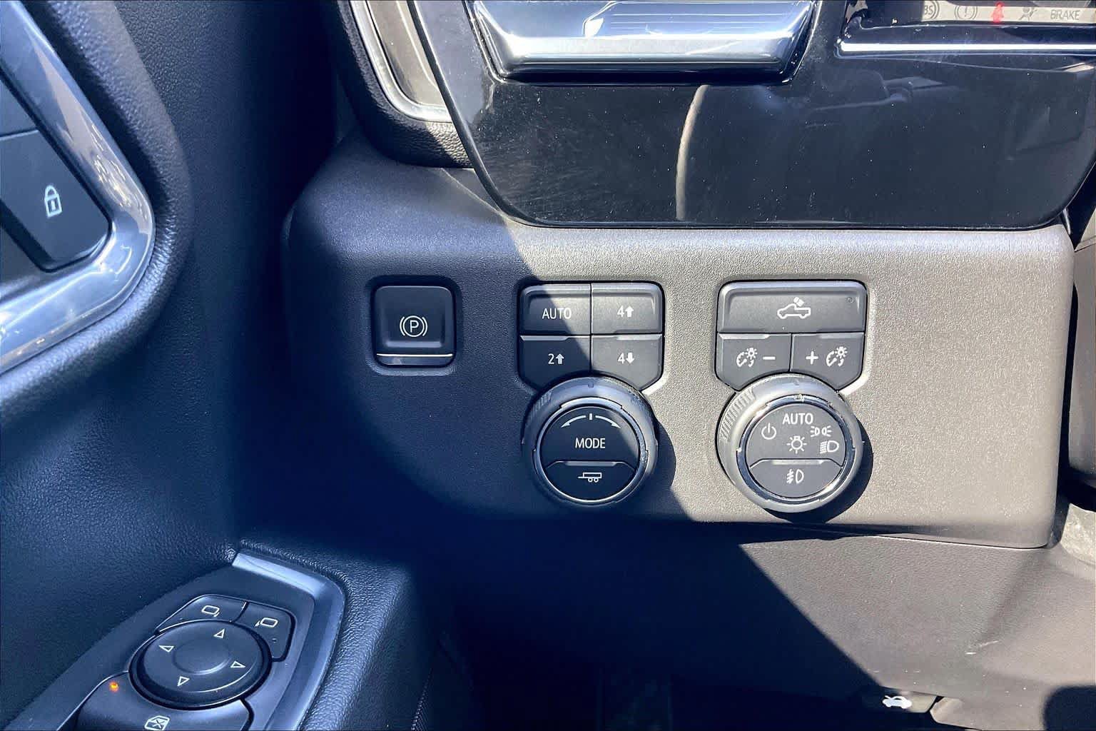 Used 2024 Chevrolet Silverado 1500 LT Trail Boss w/ Protection Package AWD/4WD image 32