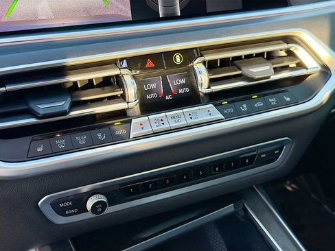 Used 2022 BMW X7 xDrive40i w/ Premium Package image 35