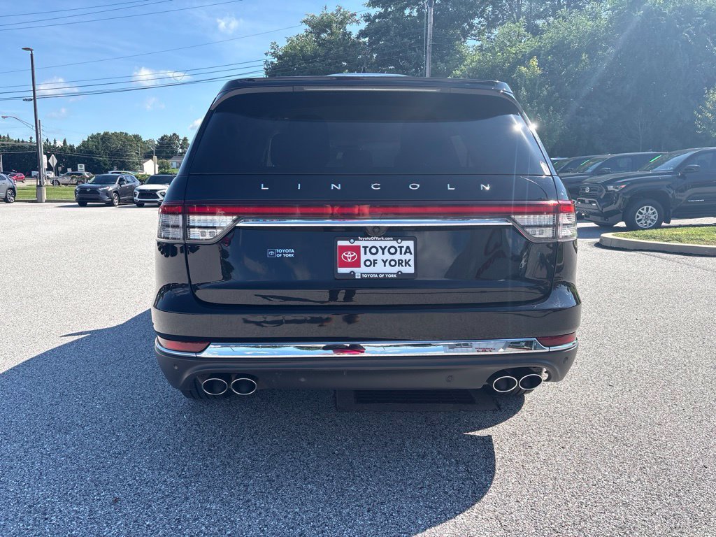 Used 2023 Lincoln Aviator AWD image 4
