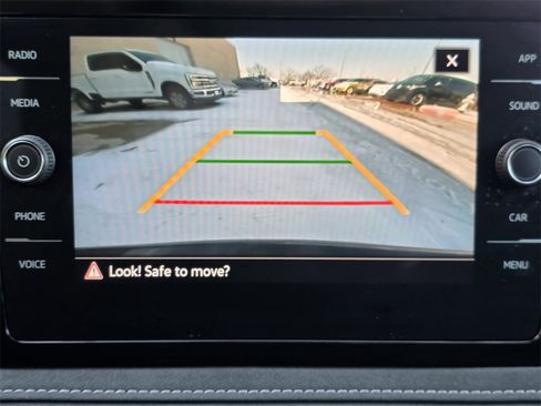 Used 2025 Volkswagen Taos SE image 15