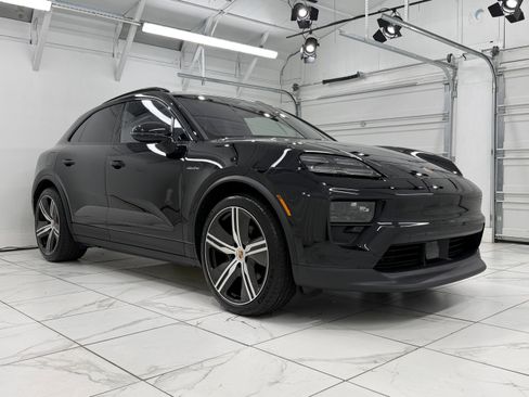 Certified 2025 Porsche Macan 4 Electric image 10