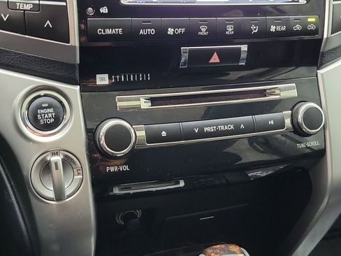 Used 2014 Toyota Land Cruiser image 16
