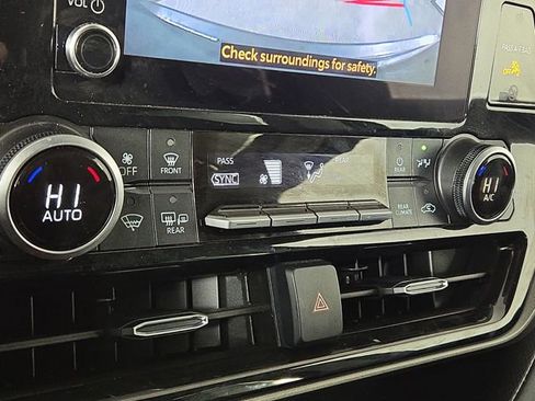 Used 2025 Toyota Highlander XLE image 21