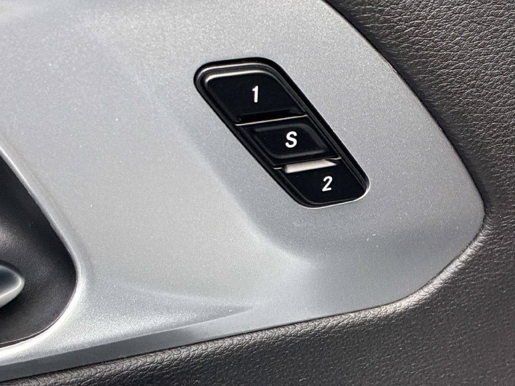 Used 2026 Chrysler Pacifica Limited FWD image 25