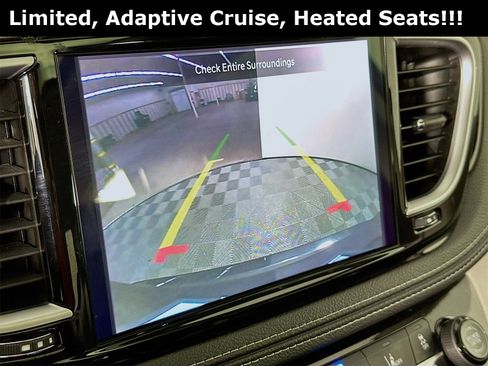 Used 2024 Chrysler Pacifica Limited image 15