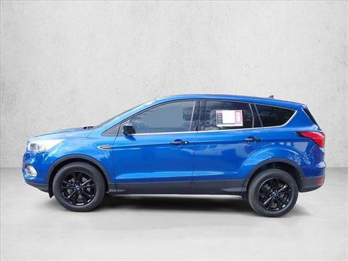 Used 2019 Ford Escape SE FWD image 2