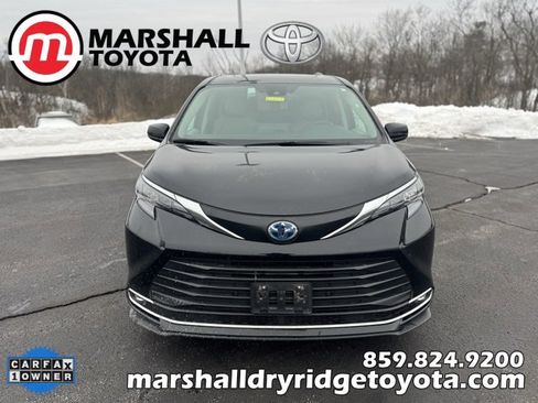 Used 2024 Toyota Sienna XLE image 8