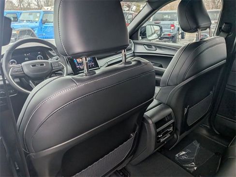 New 2025 Jeep Grand Cherokee Altitude image 27
