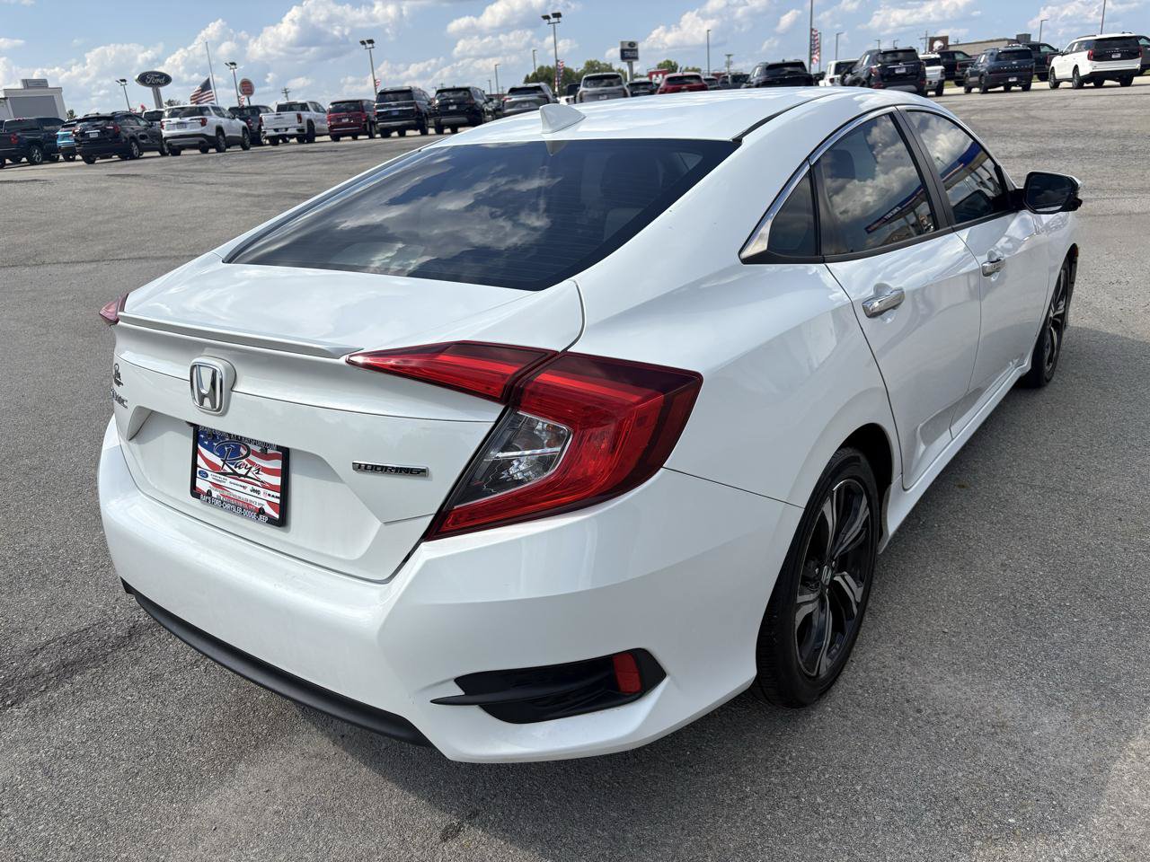 Used 2017 Honda Civic Touring image 3