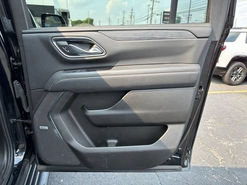 Certified 2023 GMC Yukon XL SLT w/ SLT Premium Package AWD/4WD image 18