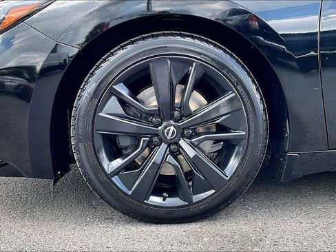 Used 2023 Nissan Maxima SL FWD image 34