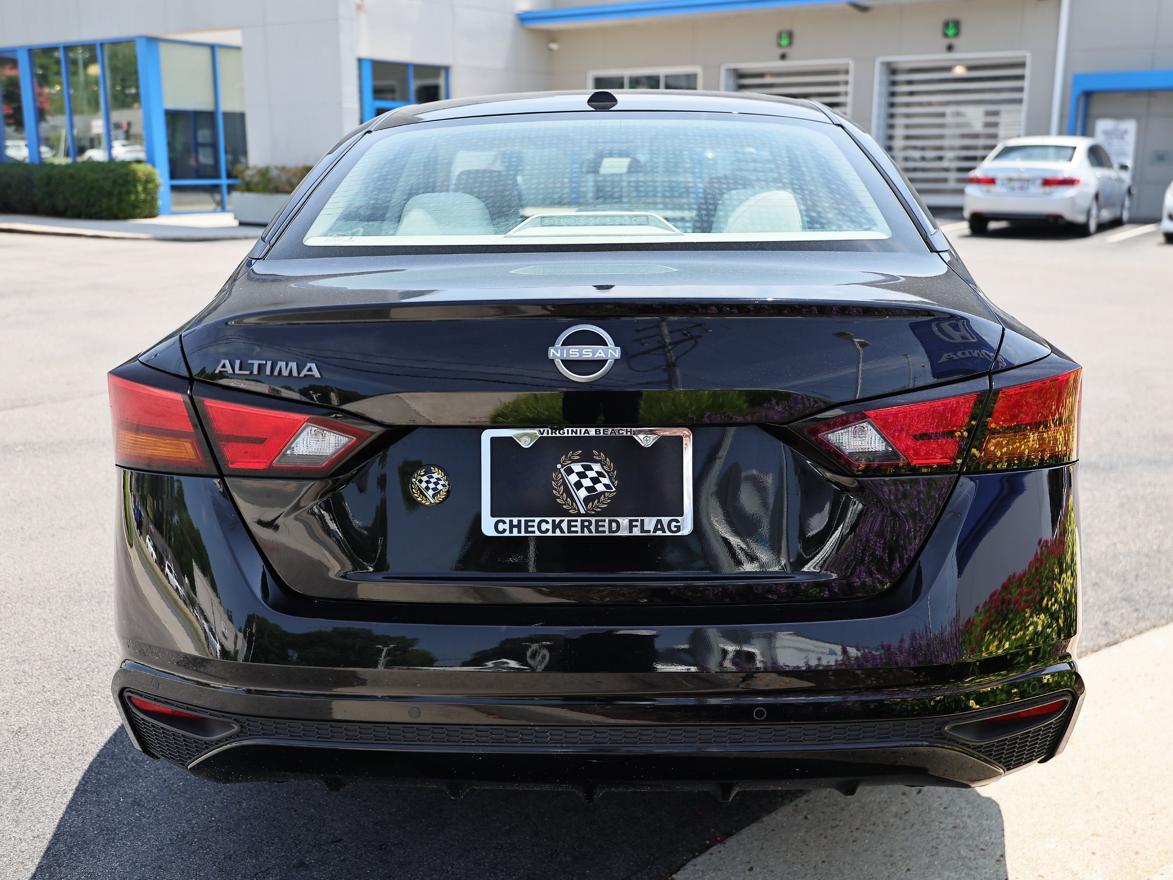 Used 2025 Nissan Altima 2.5 SV FWD image 10