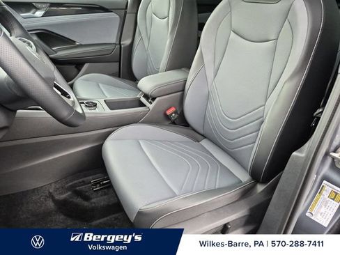 Certified 2026 Volkswagen Tiguan SE R-Line AWD/4WD image 12