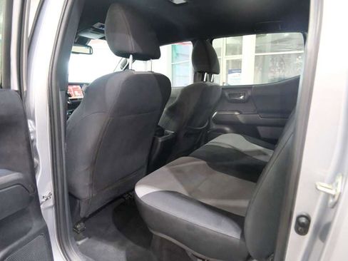 Used 2020 Toyota Tacoma TRD Sport image 19