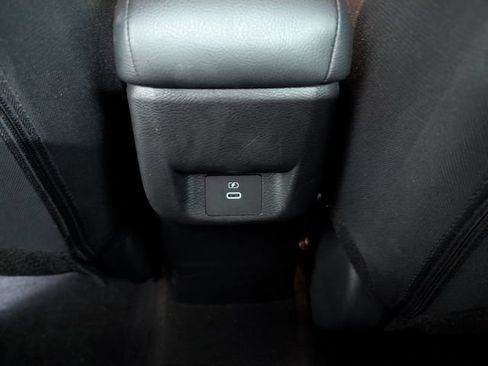 Used 2025 Nissan Versa SV FWD image 10