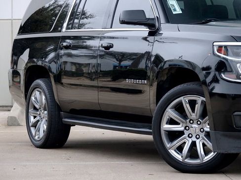 Used 2017 Chevrolet Suburban LT image 19