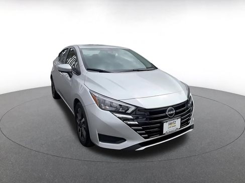 Used 2025 Nissan Versa SV FWD image 3