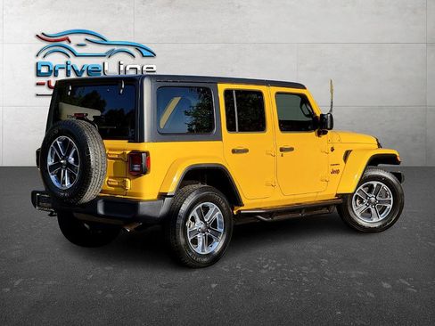 Used 2019 Jeep Wrangler Unlimited Sahara image 2
