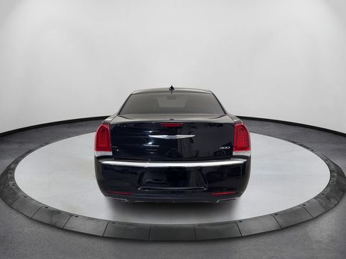 Used 2018 Chrysler 300 Touring w/ Driver Convenience Group RWD image 7