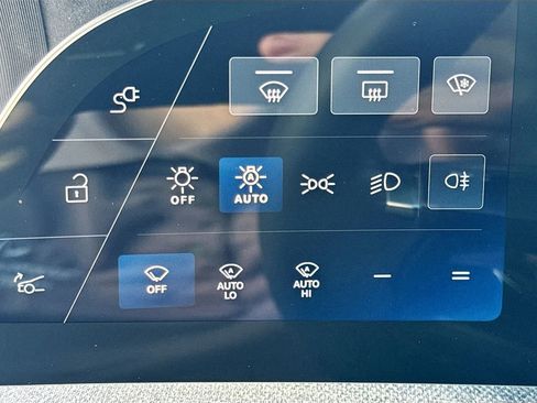 Used 2024 Lucid Air Touring image 11