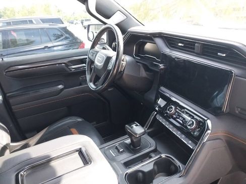Used 2022 GMC Sierra 1500 AT4 w/ AT4 Premium Package AWD/4WD image 10