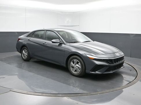 New 2026 Hyundai Elantra SE image 7