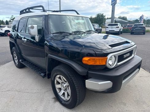 Used 2014 Toyota FJ Cruiser 4WD w/ Convenience Package image 3